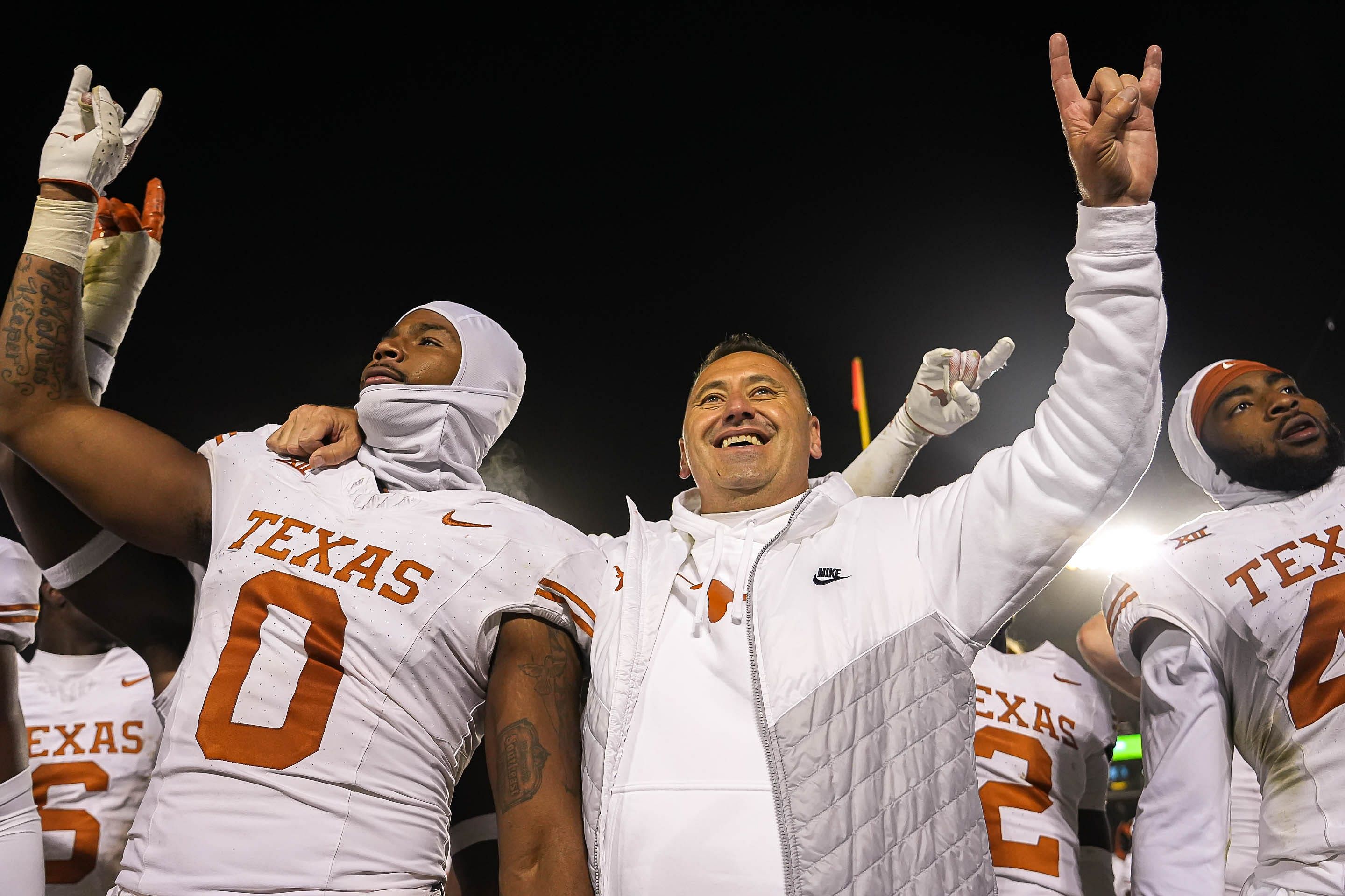 Linebacker Anthony Hill is one possibility for the Texas player likely to be chosen to wear the helmet communication device on defense. (Photo credits: IMAGN)