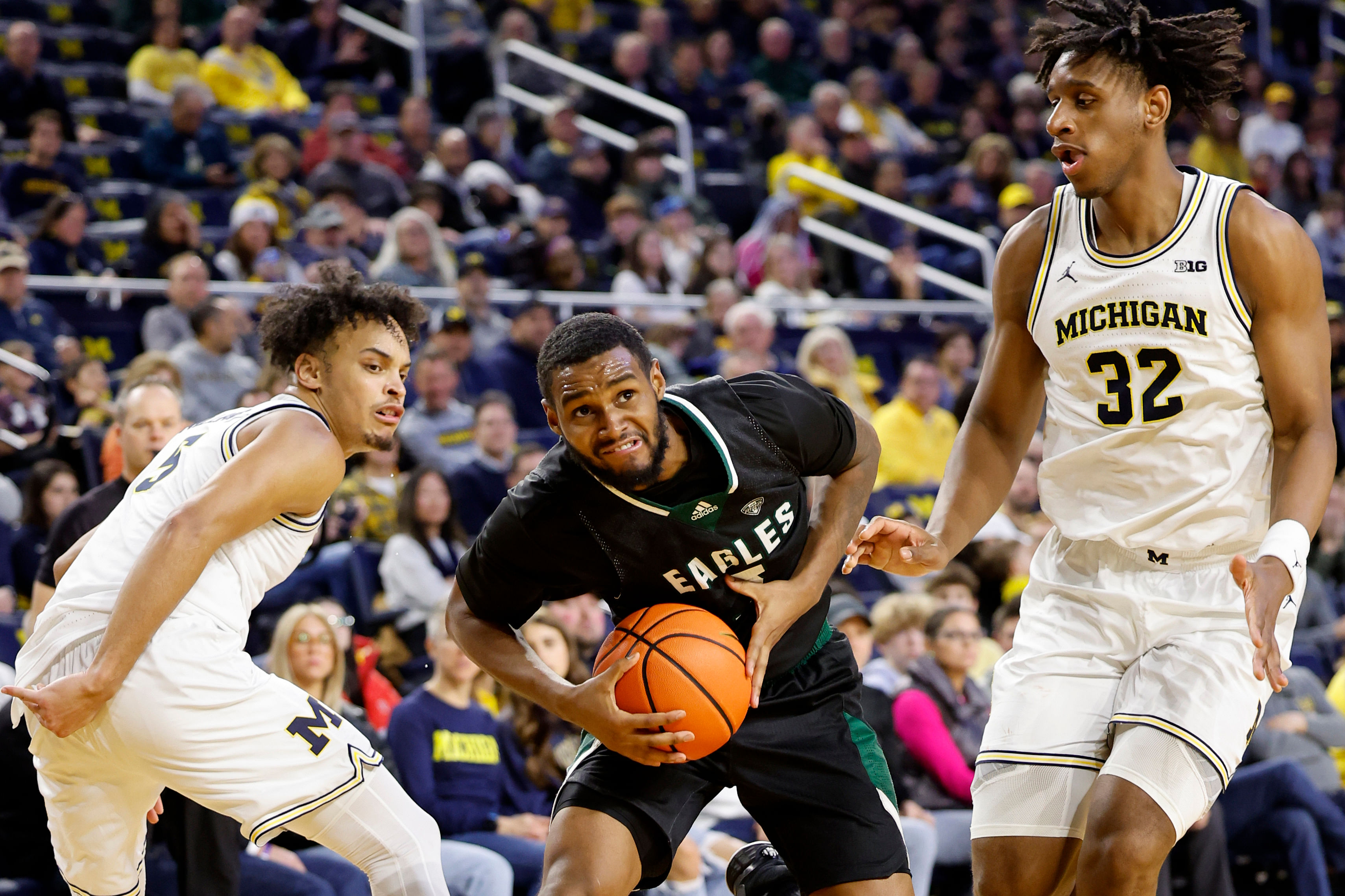 Rutgers transfer pickup Tyson Acuff (center) averaged 21.7 points per game last season with Eastern Michigan. (Image Source: IMAGN).