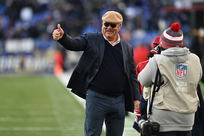 WATCH: Houston Texans owner Cal McNair joins CJ Stroud on stage at Luke Combs concert, shotguns beer with country singer