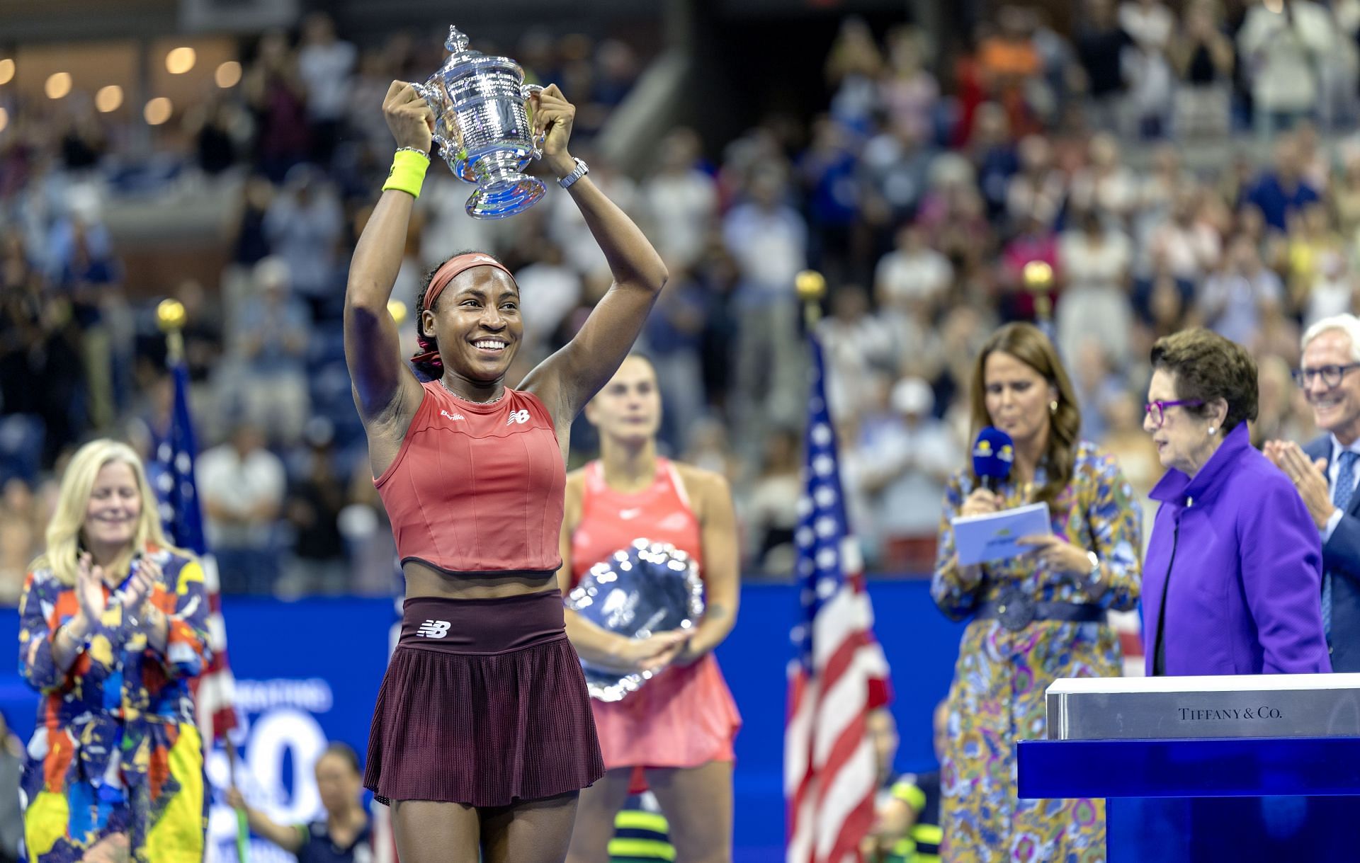 Coco Gauff with the 2023 US Open trophy.