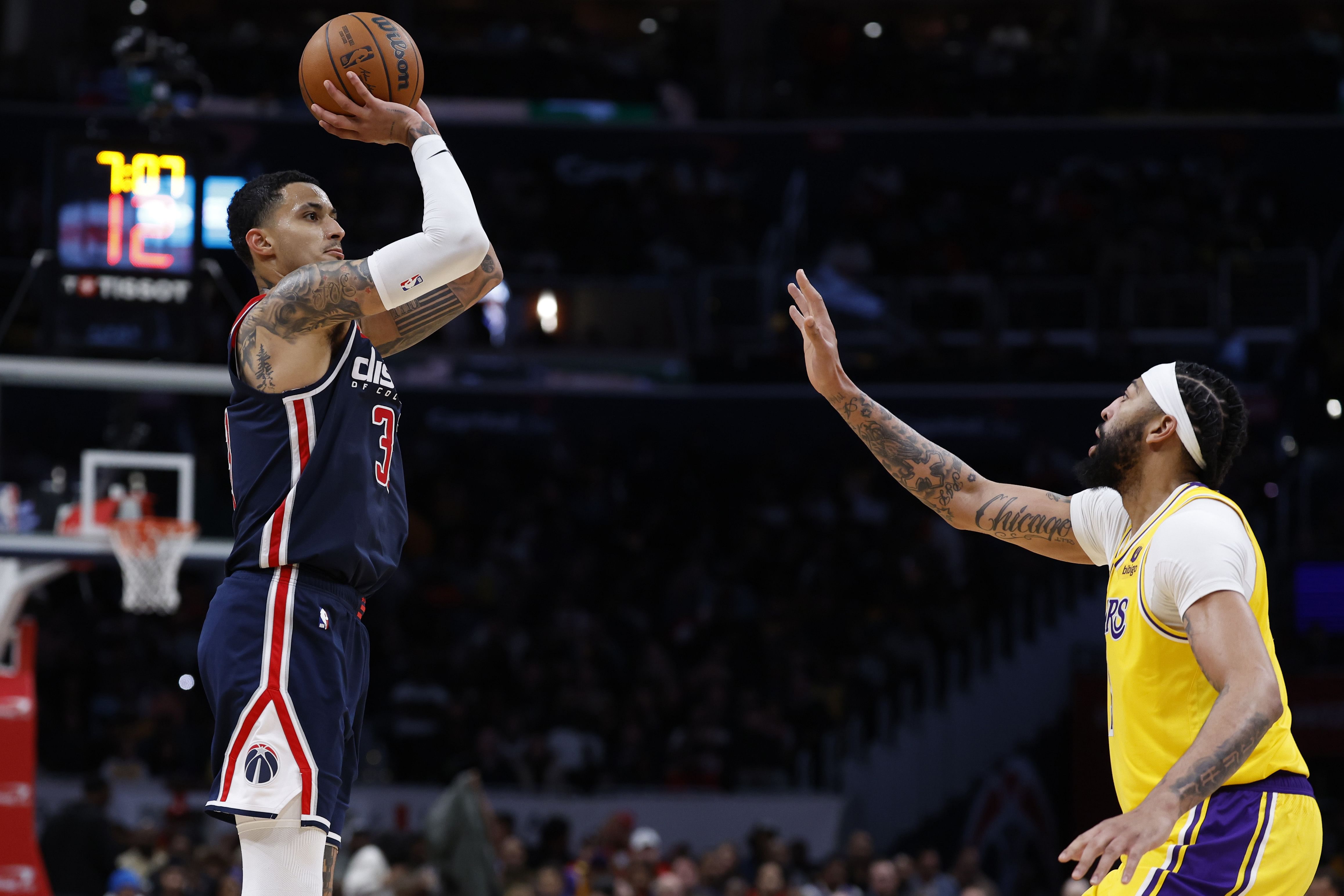 Washington Wizards&#039; Kyle Kuzma shooting over LA Lakers&#039; Anthony Davis - Source: Imagn