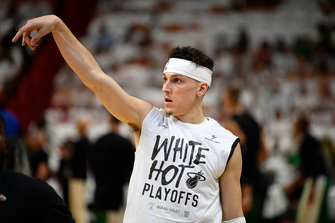 WATCH: Tyler Herro has a forgettable attempt at a swing in Top Golf