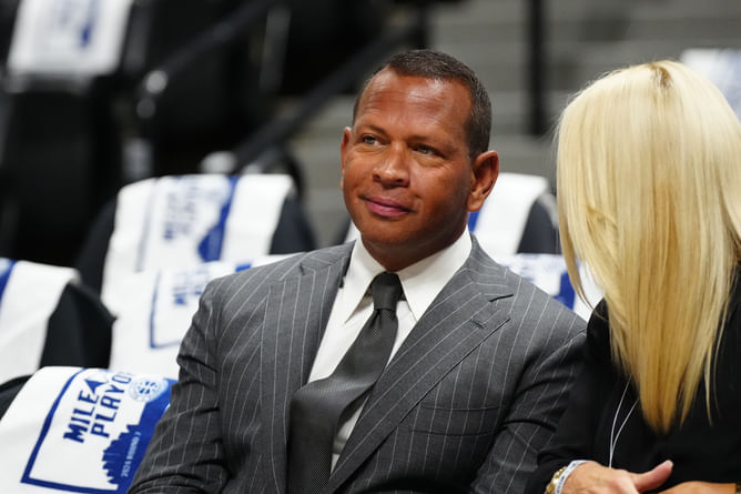 WATCH: Former Yankee Alex Rodriguez falls victim to daughters' hilarious prank