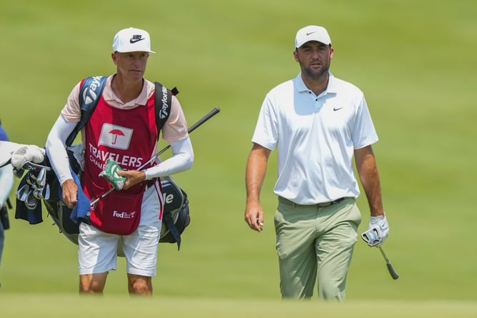 How much has Scottie Scheffler's caddie earned from the golfer's $28,148,691 winnings over the 2024 PGA Tour season?