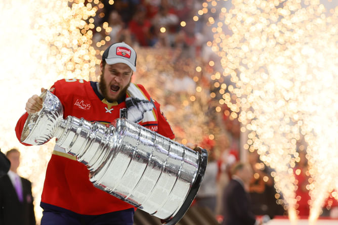In Pictures: Aleksander Barkov lifts 2024 Stanley Cup in front of Finland fans