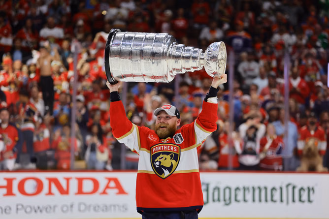 Panthers' Sam Bennett keeps his "promise" to father with special Stanley Cup celebration