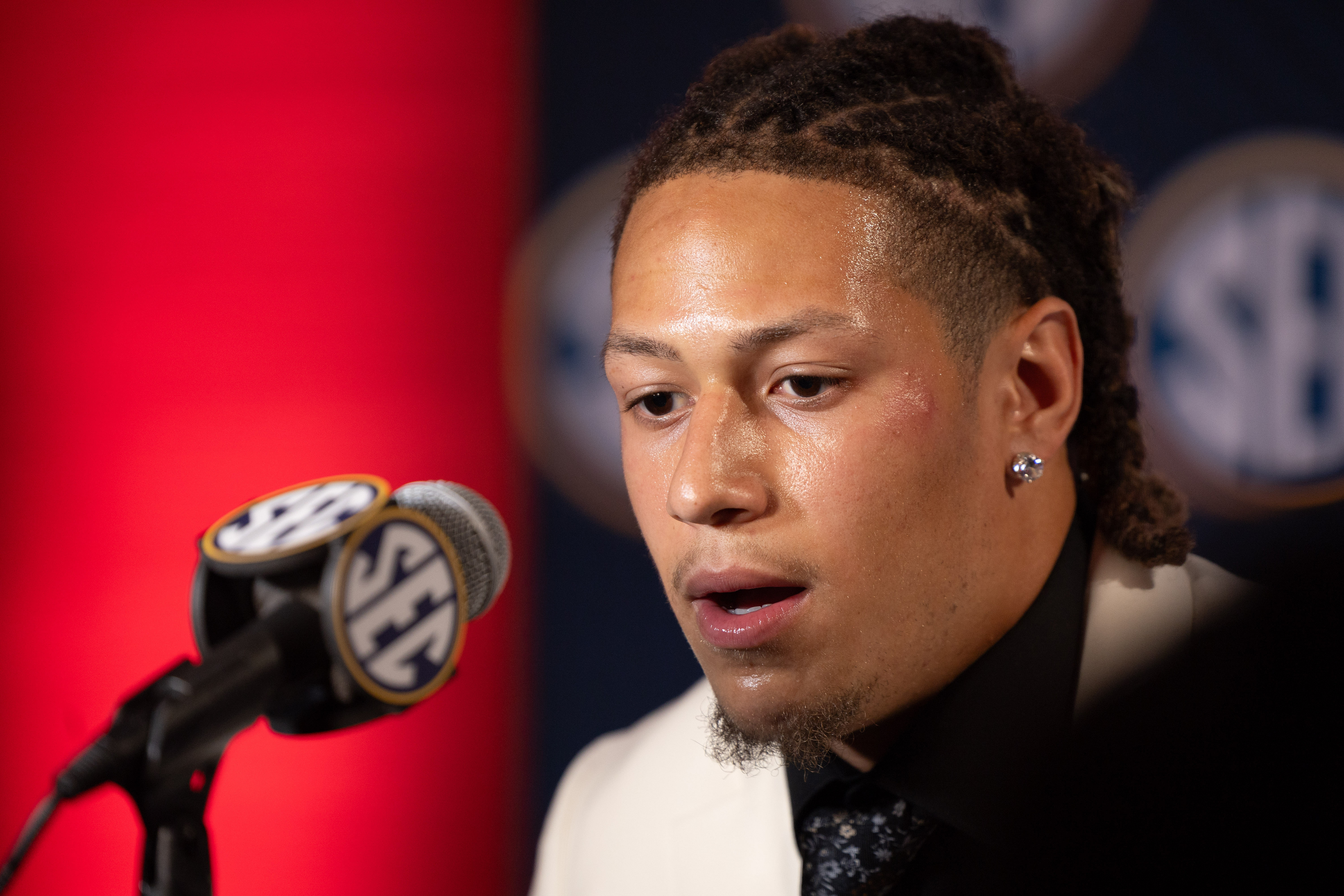 NCAA Football: SEC Media Days - Source: Imagn: Jul 16, 2024; Dallas, TX, USA; Oklahoma defensive back Billy Bowman Jr. speaking at Omni Dallas Hotel. Mandatory Credit: Brett Patzke-USA TODAY Sports