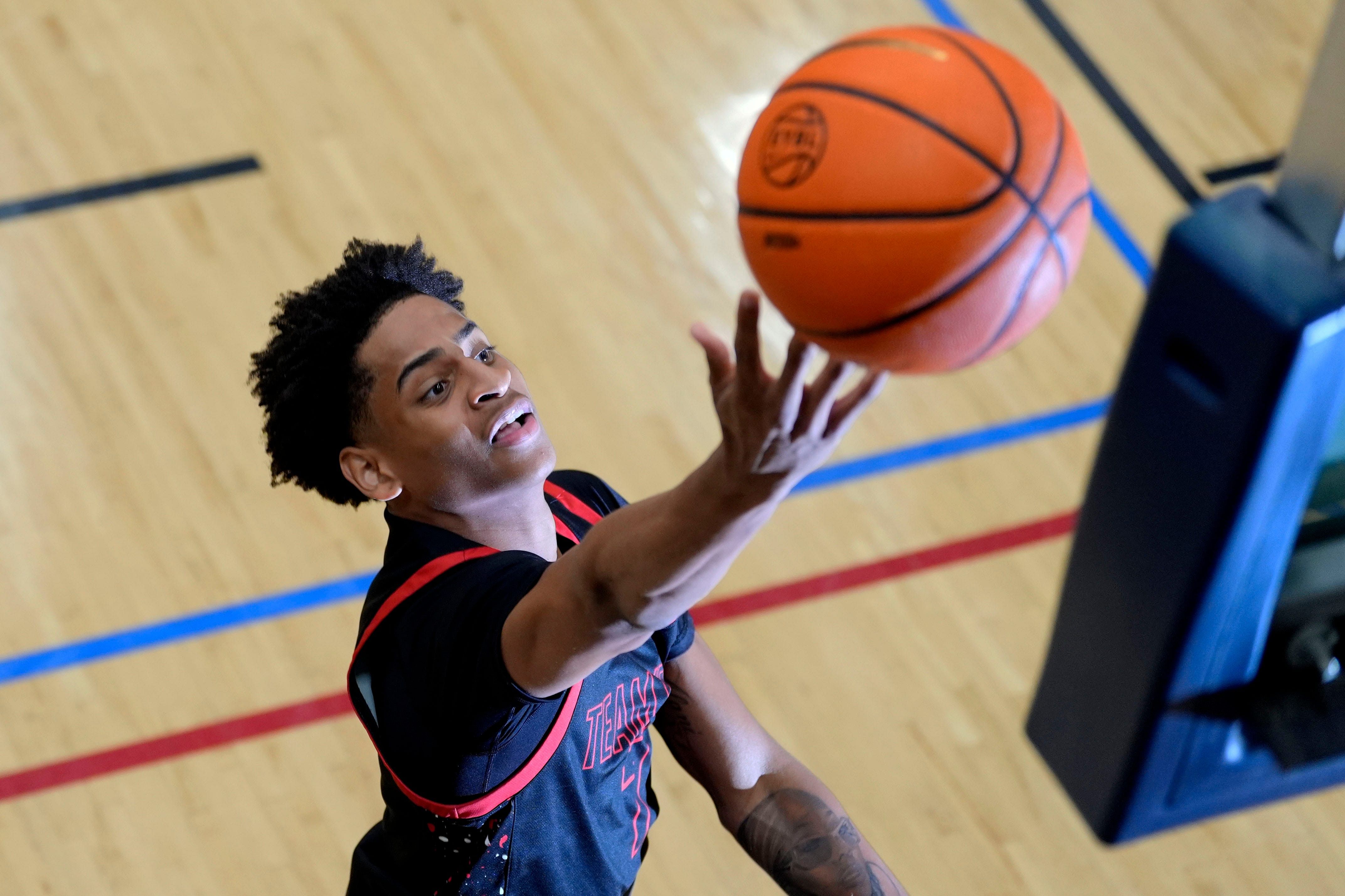 Kiyan Anthony, son of NBA star Carmelo Anthony, warms up. Source: Imagn