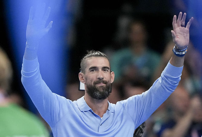 Michael Phelps watches golfers tee it off at the Paris Olympics, sends them heartfelt message - "There's so much pride"