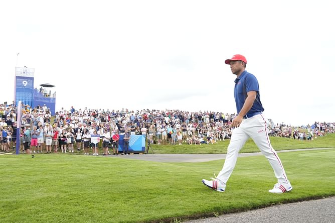 What is the overall Olympics golf score record? Taking a closer look