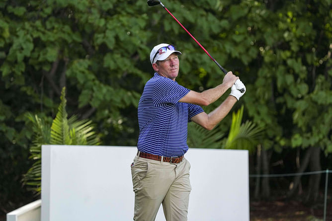 Why was the first round of the Wyndham Championship suspended on Friday evening? Next start time explored