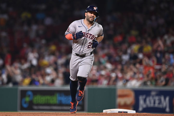 "He's a player that is meant for big spots"- Astros manager Joe Espada lauds Jose Altuve after his clutch homer against Red Sox