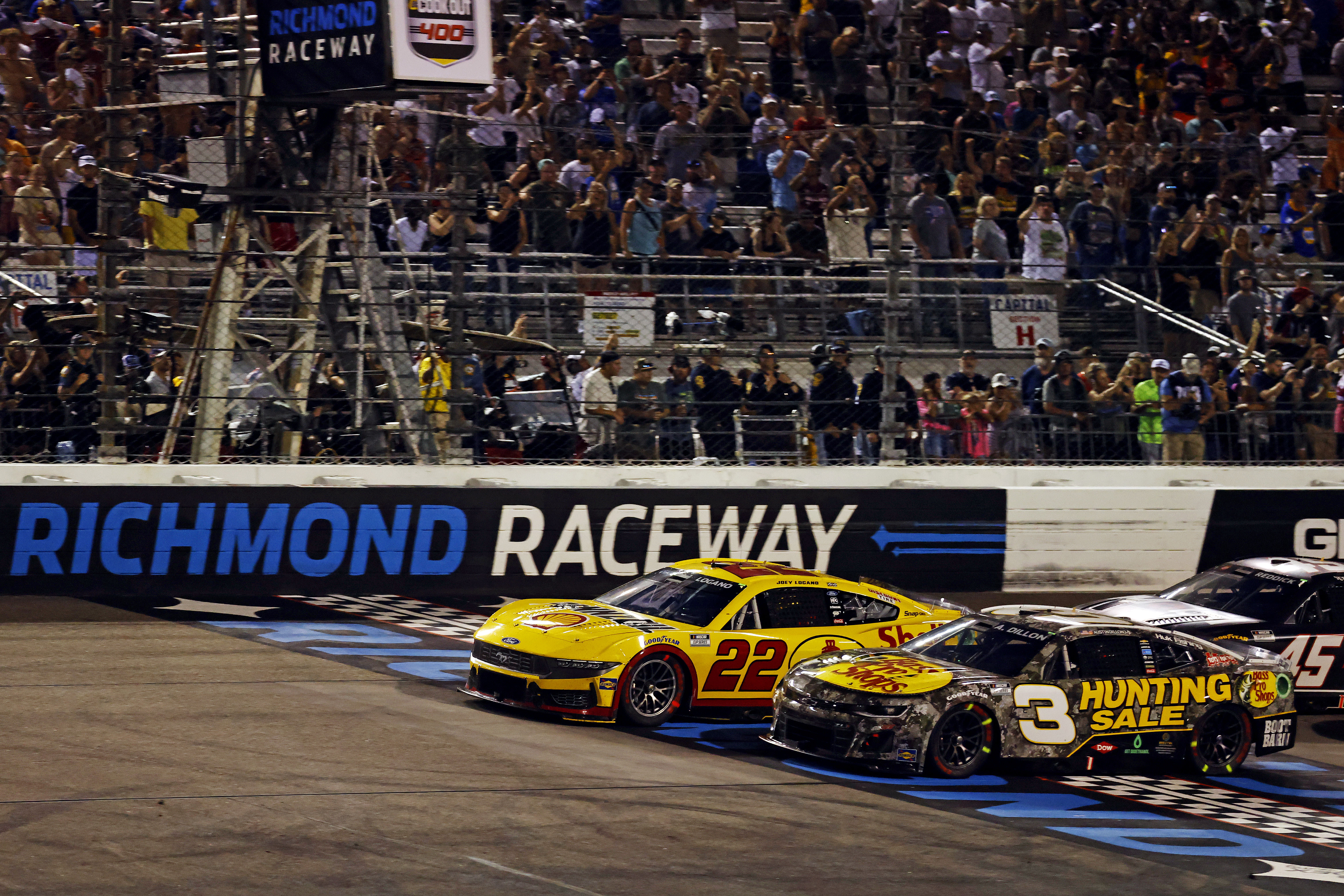 Joey Logano and Austin Dillion during the Cook Out 400 at Richmond Raceway. (Source: Imagn)