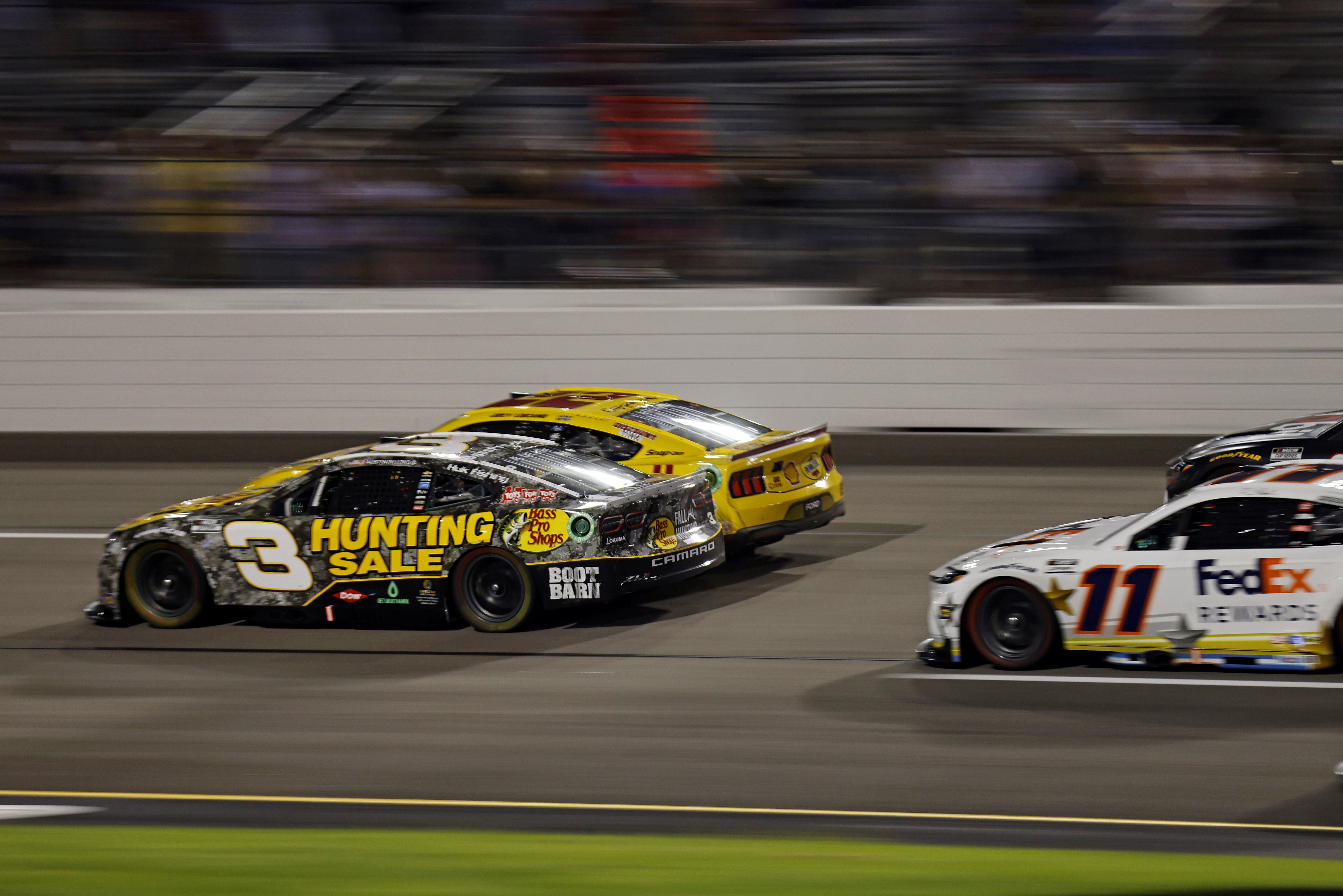 Joey Logano (22) and Austin Dillion (3) restart the race for overtime during the Cook Out 400 at Richmond Raceway. Source: Imagn