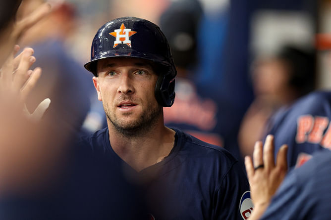 In Photos: Alex Bregman, wife Reagan, and son Knox enjoy relaxing beachside getaway during Astros' away game in Baltimore