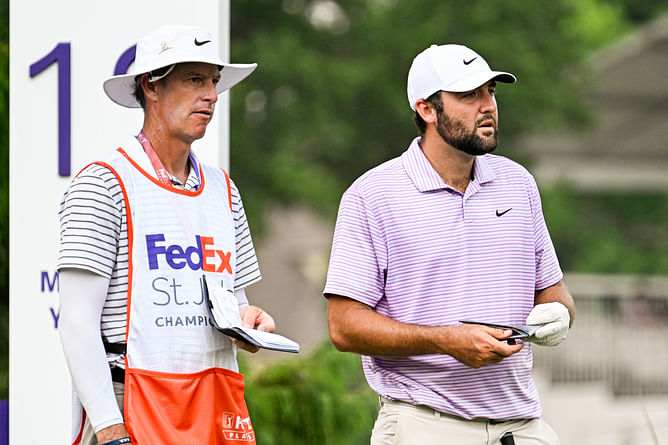 "Why is he doing that" - Scottie Scheffler says his caddie ran to check numbers at FedEx St Jude Championship, then got tired and didn't do it again