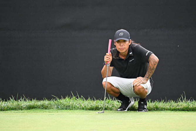 Anthony Kim shares the #1 advice he got from “rehab” posing with his pet horse
