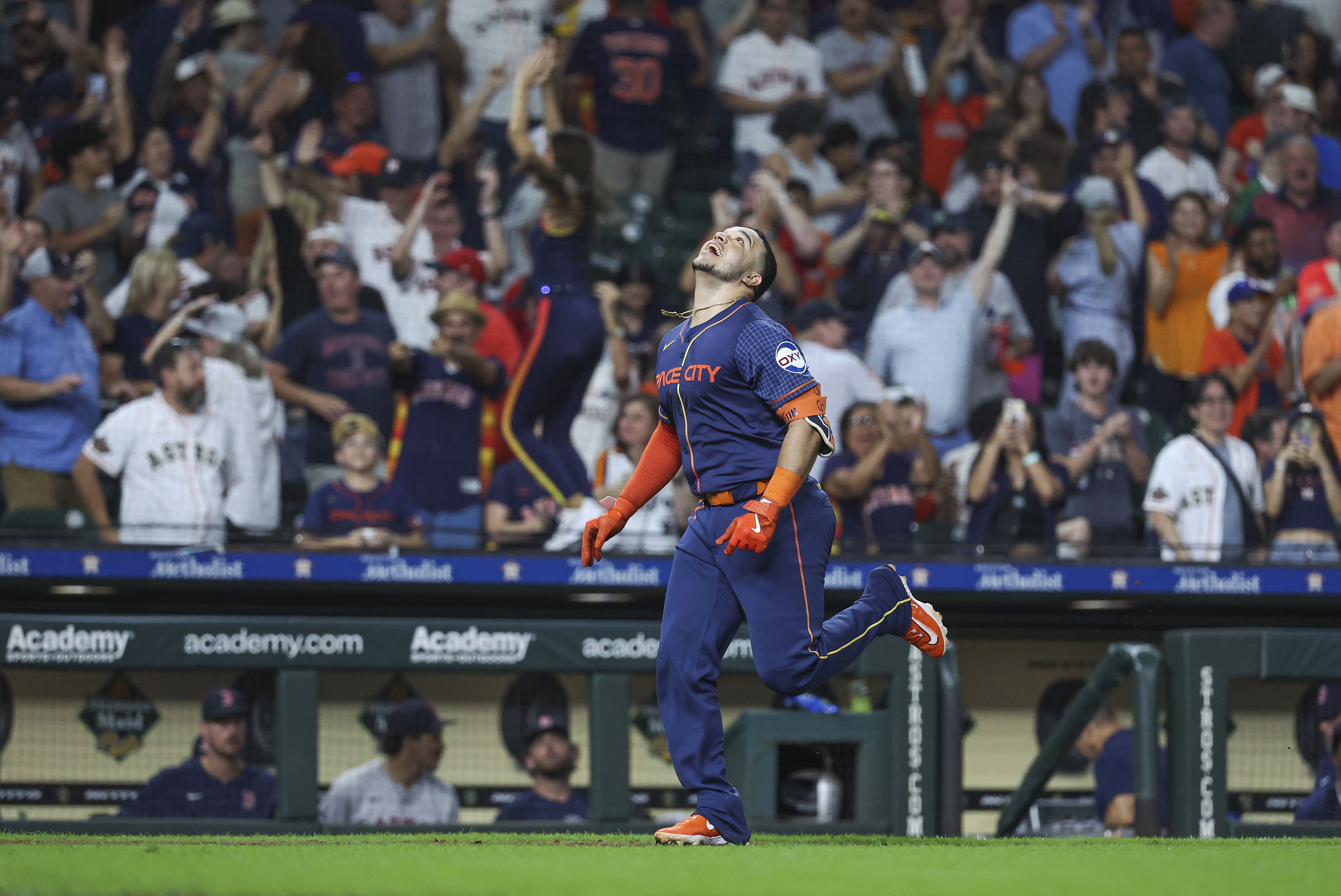 Yainer Diaz hit a walk-off home run (Imagn)