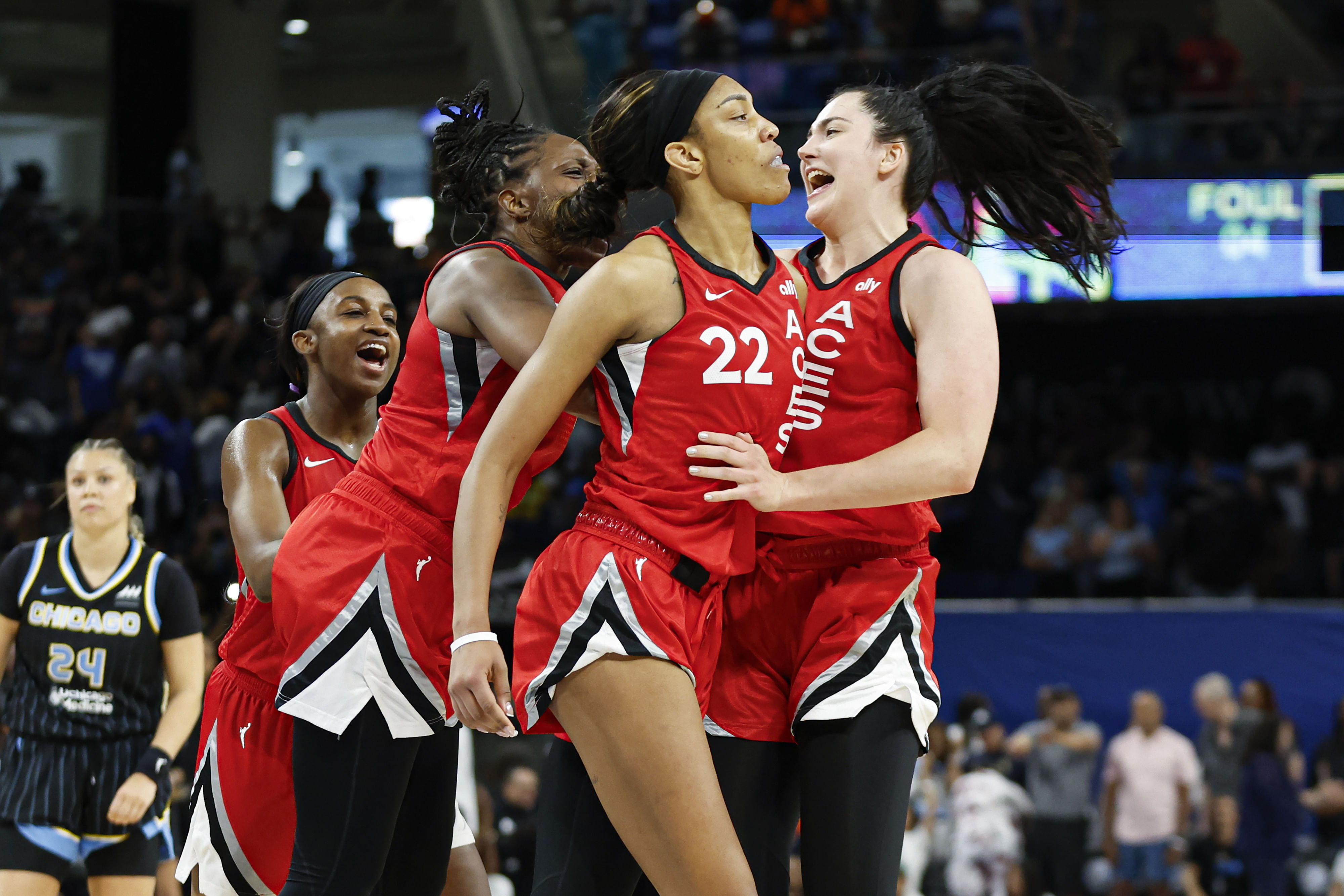 A&#039;ja Wilson hits game-winner to sink the Chicago Sky. (Photo: IMAGN)