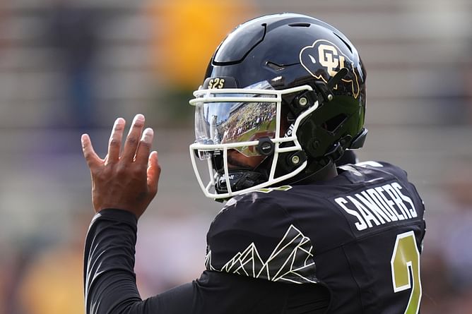 4x NBA champ LeBron James has perfect reaction to Shedeur Sanders' 41-yard bullet for Travis Hunter