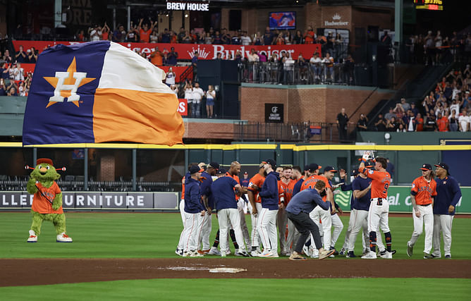 WATCH: Jose Altuve’s walk-off double leads Astros to third consecutive win, receives celebratory Gatorade shower from teammates