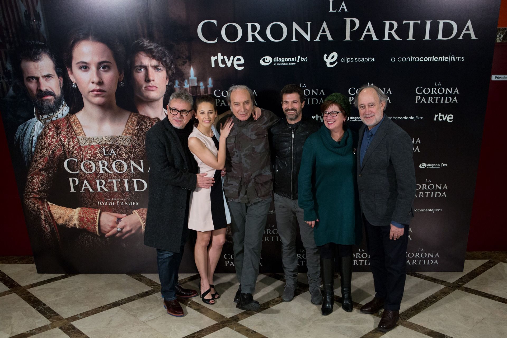 Director Jordi Frades (L), Irene Escolar (2nd L), Eusebio Poncela (3th L) and Rodolfo Sancho (3th R) attend the &#039;La Corona Partida&#039; photocall at Verdi Cinema on February 16, 2016 in Madrid, Spain. (Photo by Pablo Cuadra/WireImage)