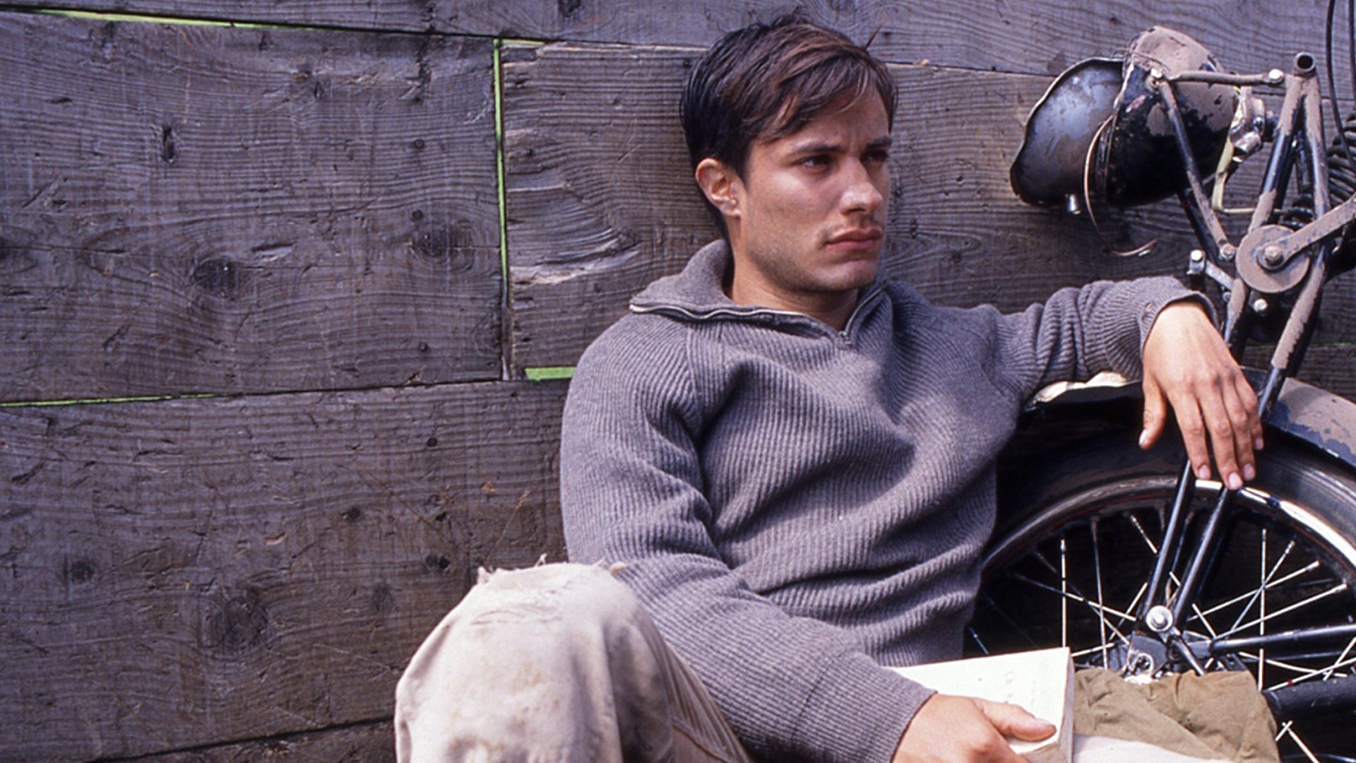 Still from The Motorcycle Diaries (Image via Amazon Video)