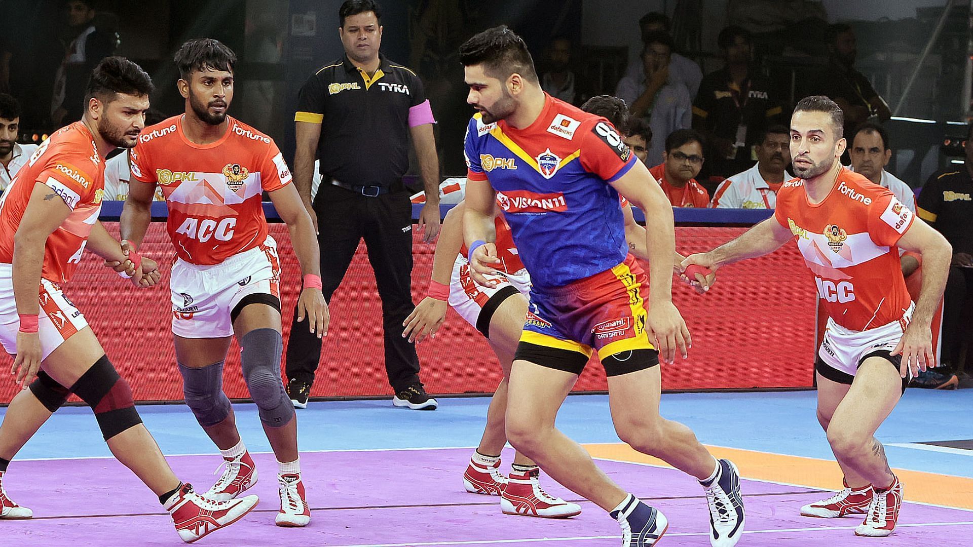 Pardeep Narwal during a raid for UP Yoddhas in PKL 2023 (Image Credits: PKL)