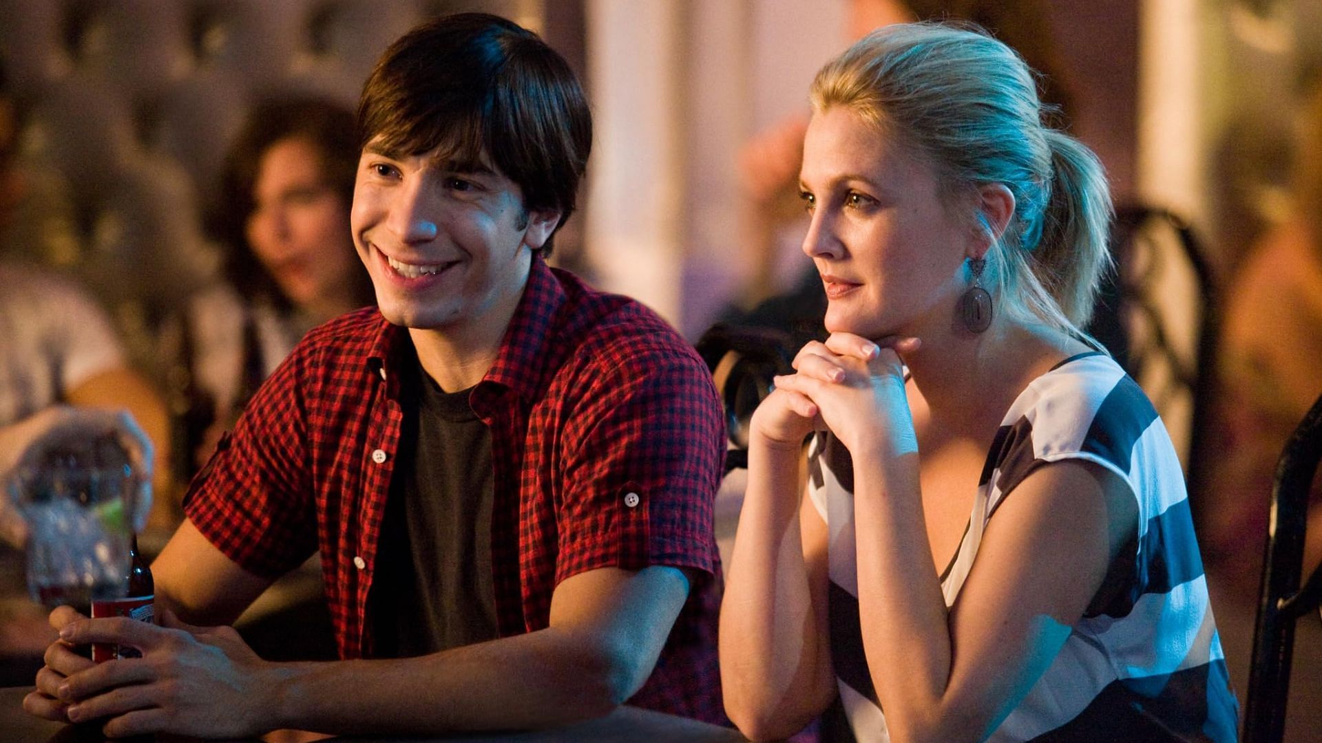 Drew Barrymore and Justin Long have great chemistry in this long-distance romance movie (Image via MMIX New Line Productions, Inc)