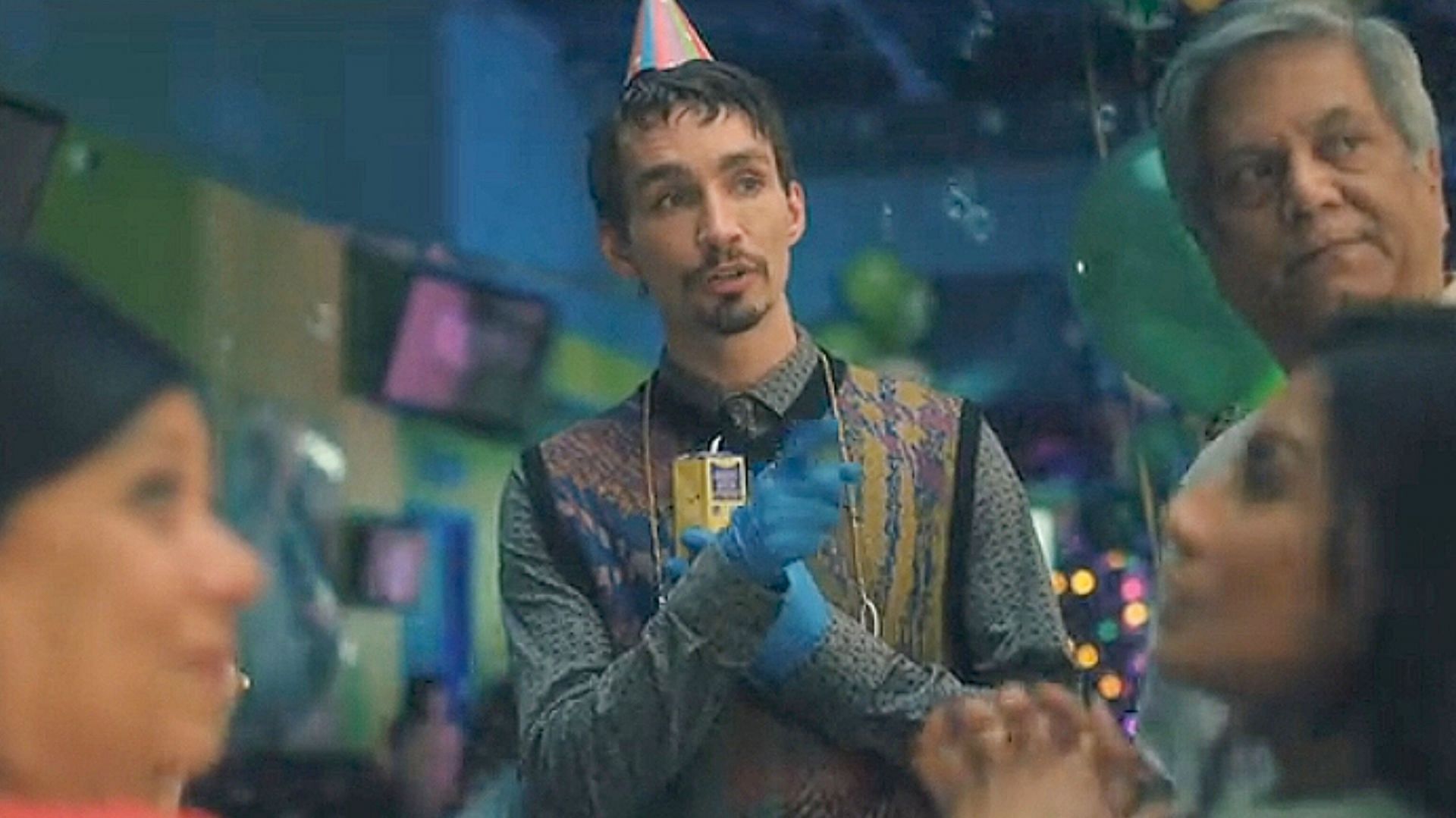 Klaus at Kid&#039;s Fun Palace (Image via Netflix)