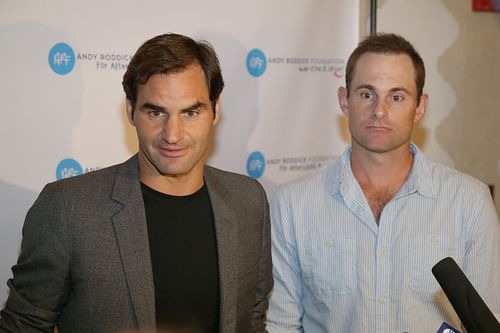 Roger Federer and Andy Roddick. (Image: Getty)