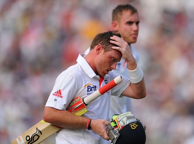 [Watch] When Ian Bell was recalled by MS Dhoni after being run-out in controversial manner in a Test match