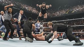 WWE Raw में सैथ रॉलिंस की पसलियां तोड़ने वाले 150 किलो के रेसलर को मिली सजा, जानलेवा अटैक करना पड़ा महंगा और लग गया भारी चूना