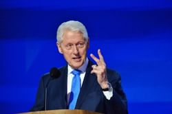 "Did anyone see Bill Clinton’s left hand shaking?" — Netizens concerned about ex-president's health as he speaks at DNC