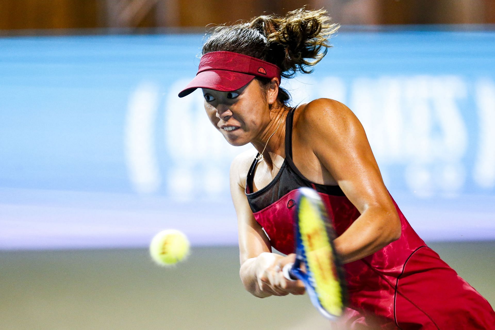 Ena Shibahara plays a backhand. (Image: Getty)