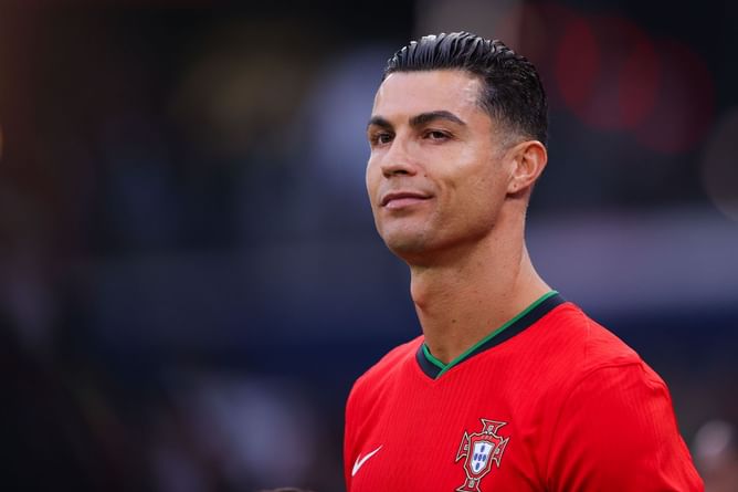 "If you talk about Cristiano Ronaldo, you're coming in the first page" - Portugal legend on the criticism he receives