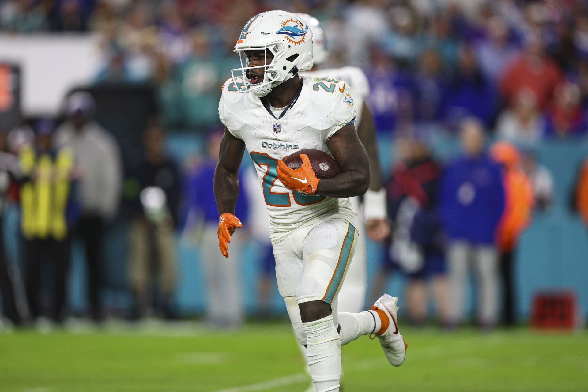 De&#039;Von Achane during Buffalo Bills v Miami Dolphins (Credits: Getty)