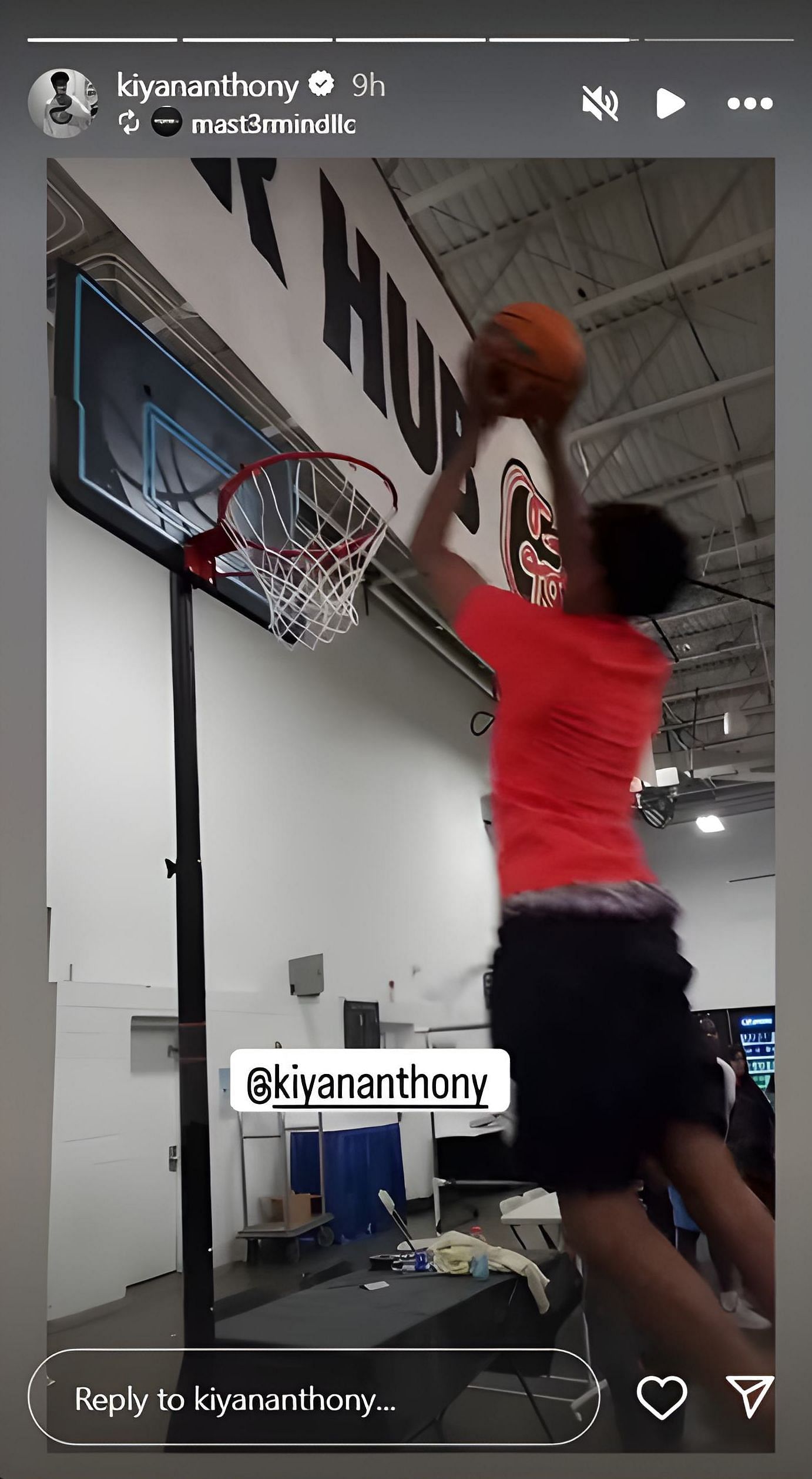 Kiyan Anthony&#039;s IG story of him dunking in a pop-up event