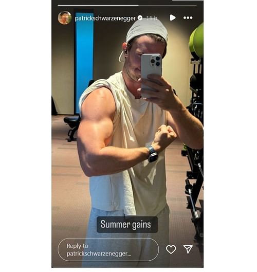 Patrick flexing his bicep in a selfie, calls it 'summer gains' (image credits: Instagram)