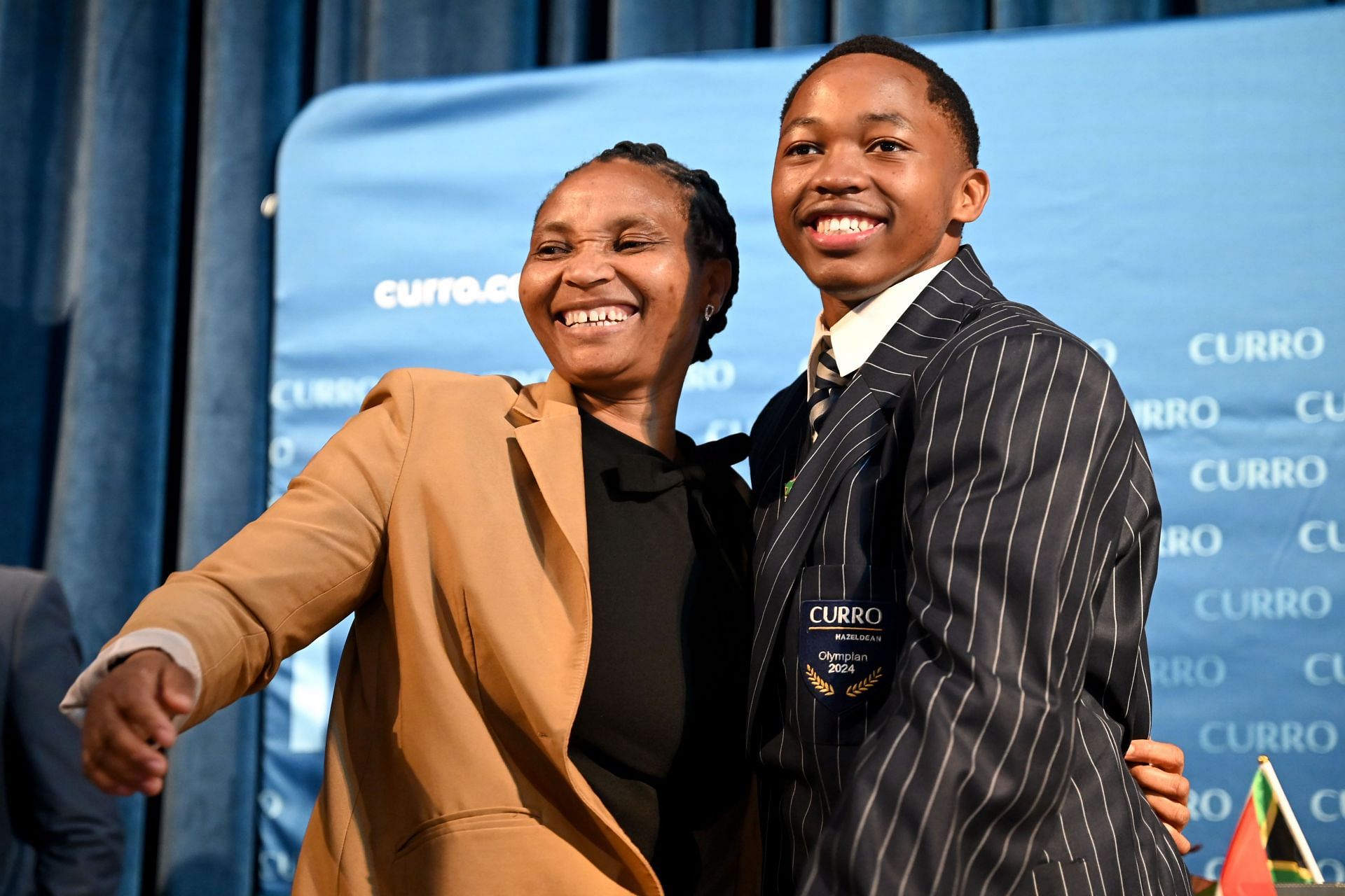 Bayanda Walaza at a felicitation ceremony with his mother Tholiwe Walaza [Image Source: Getty]