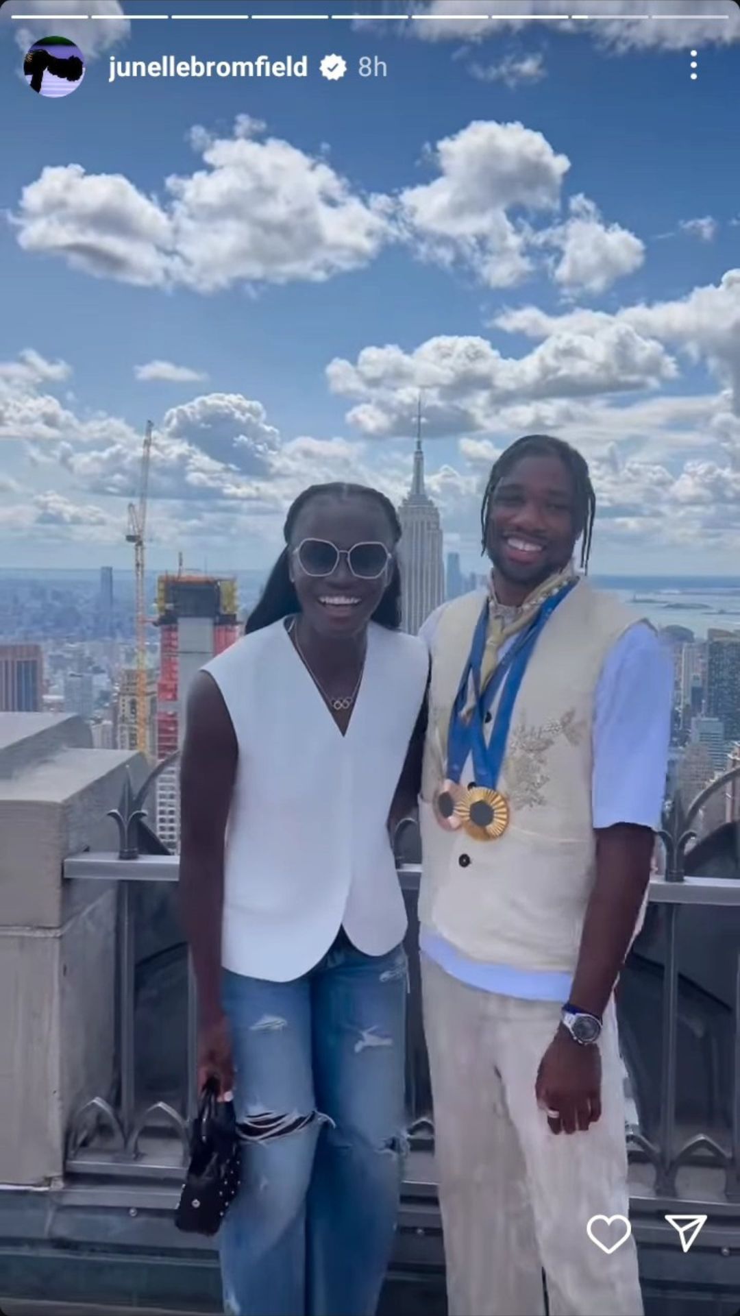 In Pictures Noah Lyles flexes his Paris Olympics medals and poses with(02)