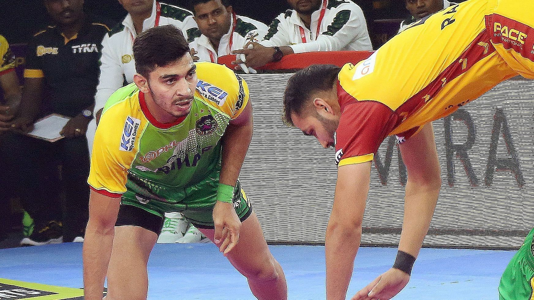 Krishan Dhull playing for Patna Pirates against Telugu Titans (Image via PKL Media)