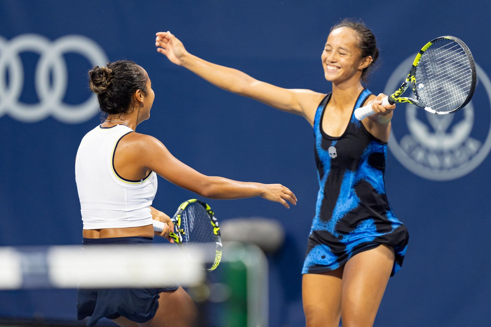 Bianca and Leylah Fernandez celebrate (Image Source: Getty)