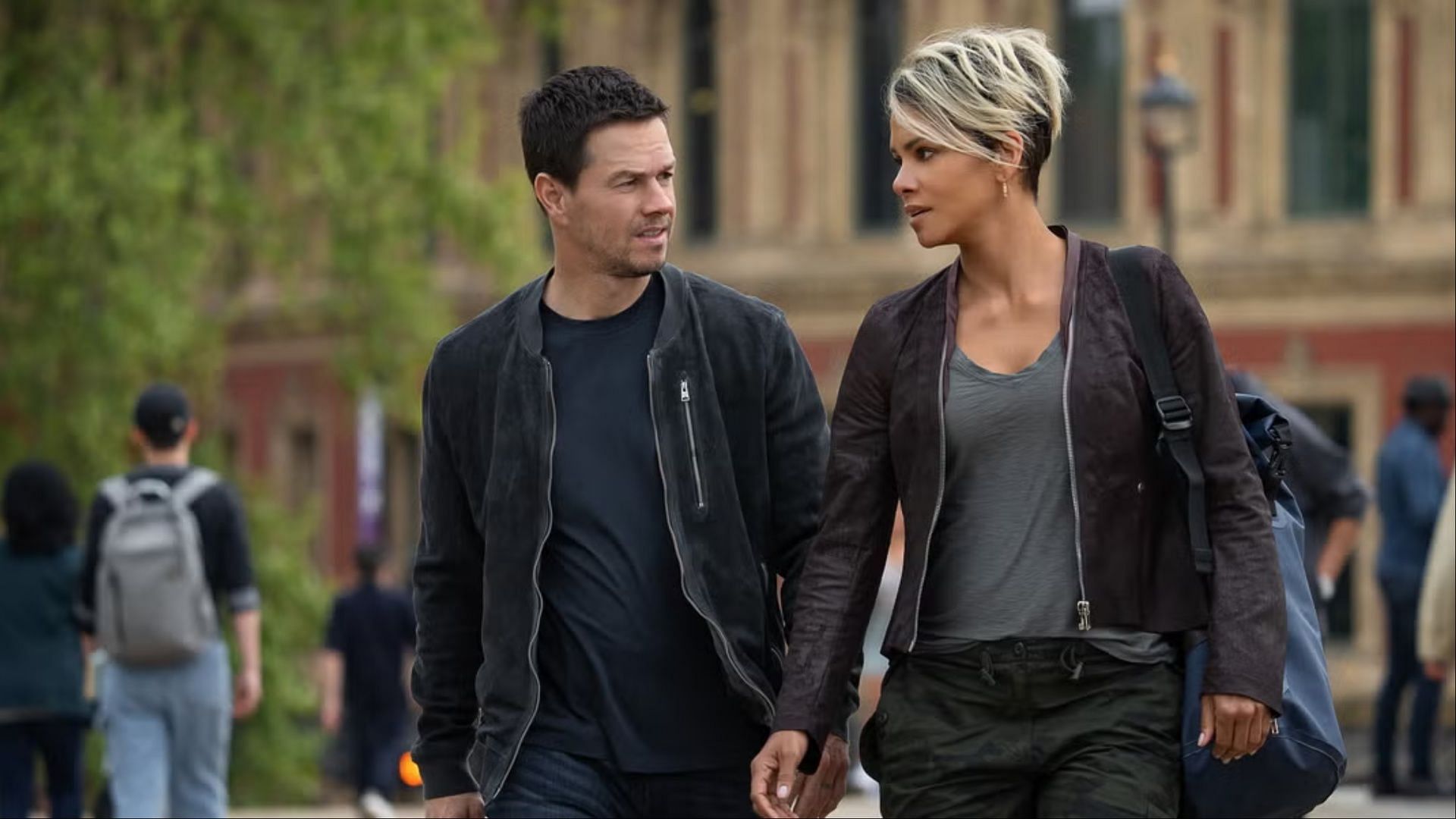 Mark Wahlberg &amp; Halle Berry&rsquo;s The Union release date (Image via Netflix)