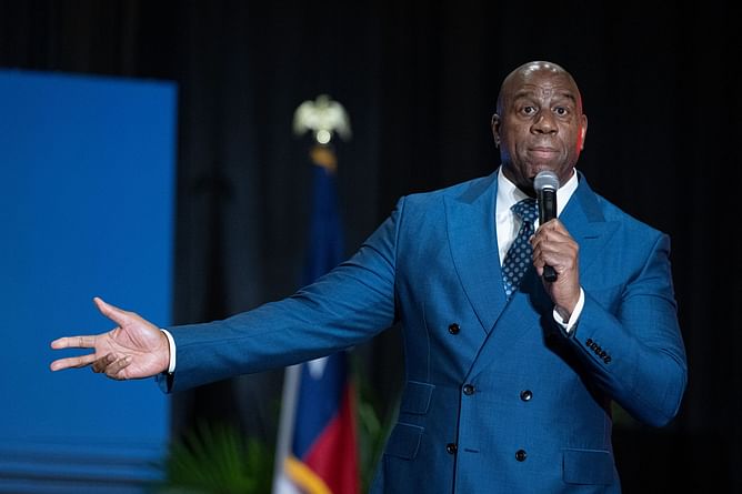 Magic Johnson hails the Obamas for their insightful DNC address