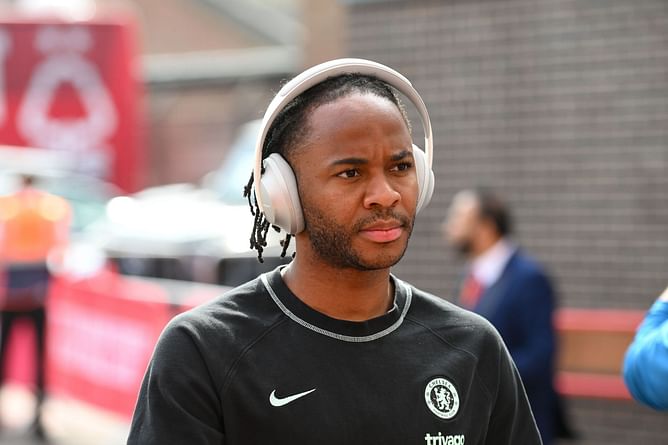 "I’m not quite sure why" - Gary Neville warns Raheem Sterling against leaving Chelsea for Arsenal or Manchester United