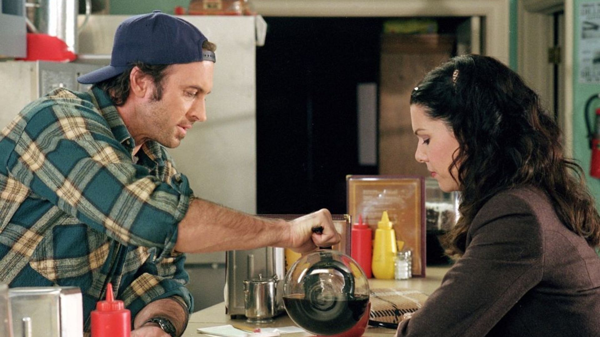 Lorelai and Luke in Gilmore Girls (Image via Instagram/@gilmoregirls)