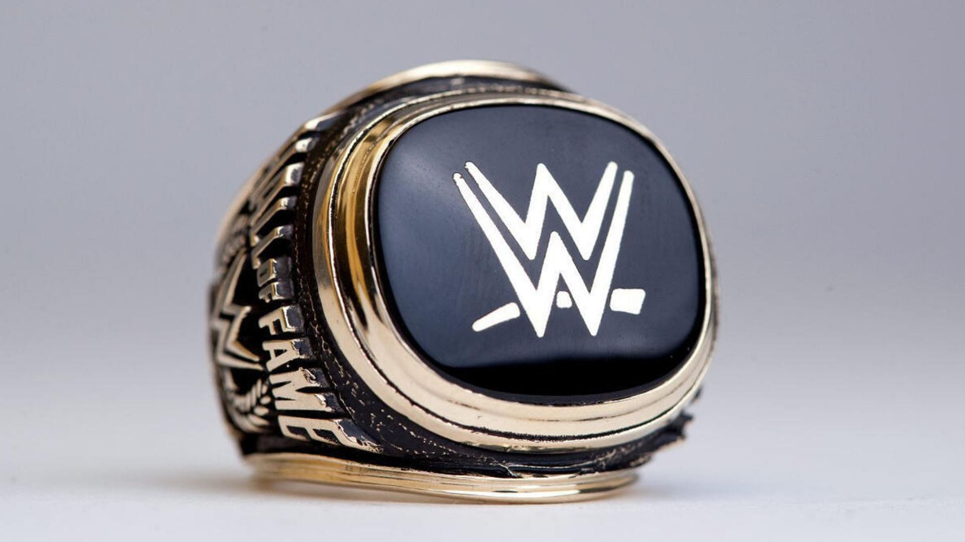 Hall of Famer in talks with WWE for a new deal! [Image credit: WWE.com]