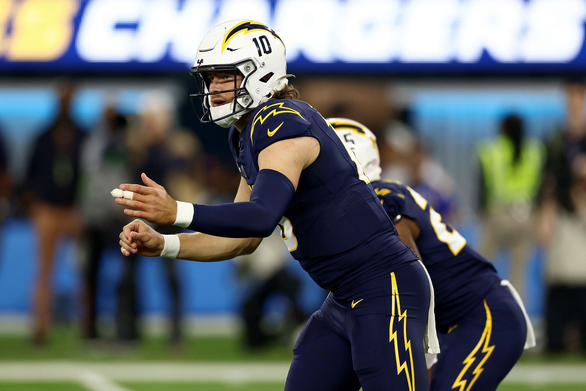 Justin Herbert during Baltimore Ravens vs. Los Angeles Chargers (source: Getty)