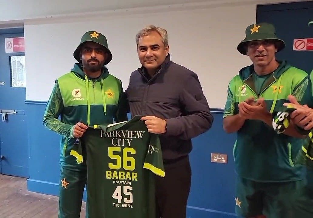 Mohsin Naqvi (centre) and Babar Azam (Credits: PCB Twitter)